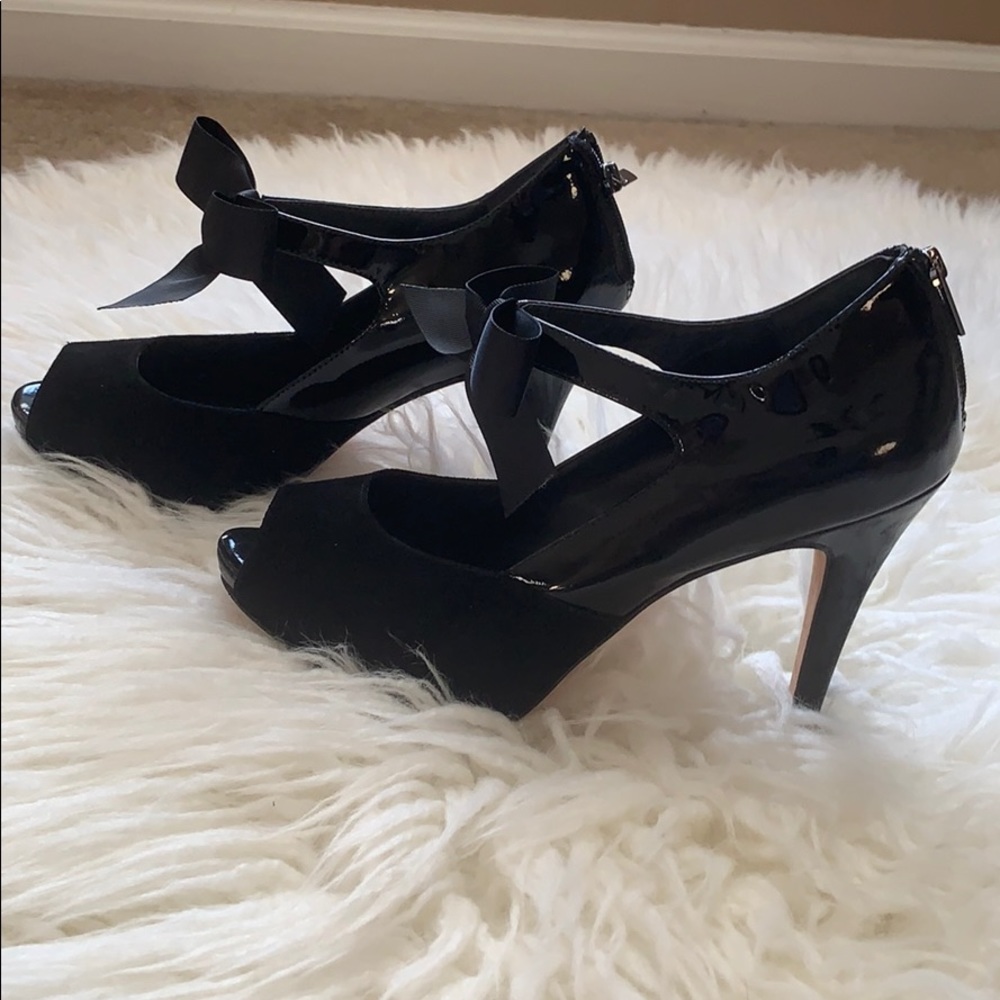 White House Black Market Bow Heels